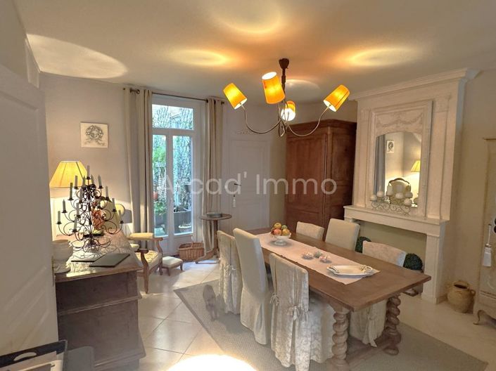 Image No.1-4 Bed House for sale