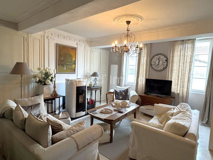 Image No.3-4 Bed House for sale