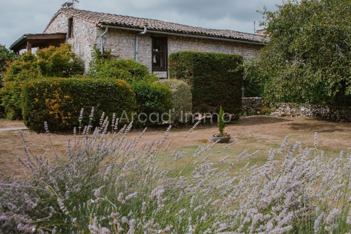 Image No.10-7 Bed House for sale