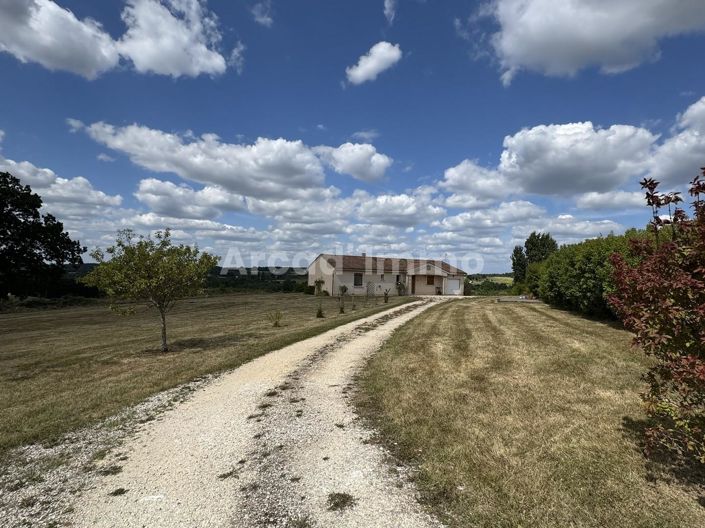 Image No.10-3 Bed House for sale