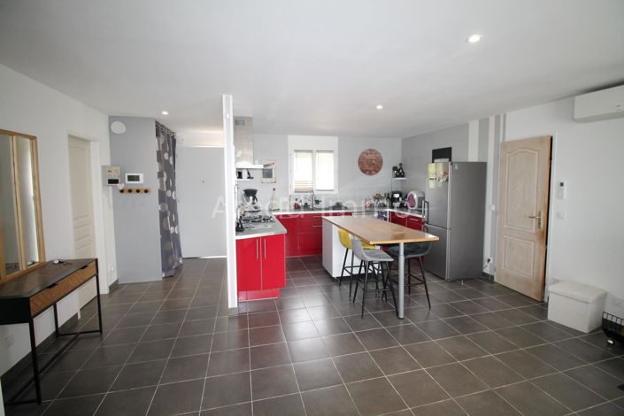 Image No.2-4 Bed House for sale