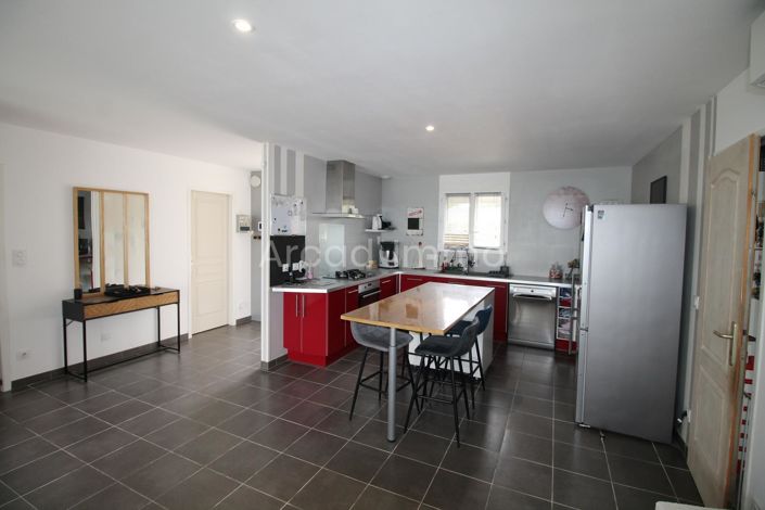 Image No.3-4 Bed House for sale