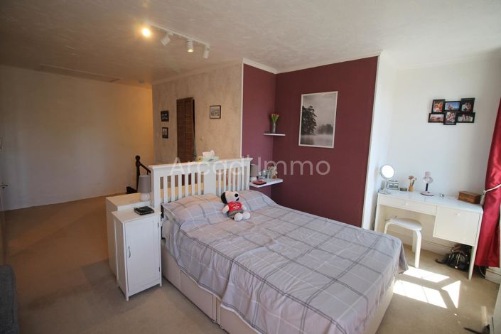 Image No.6-3 Bed House for sale