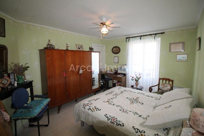 Image No.8-3 Bed House for sale