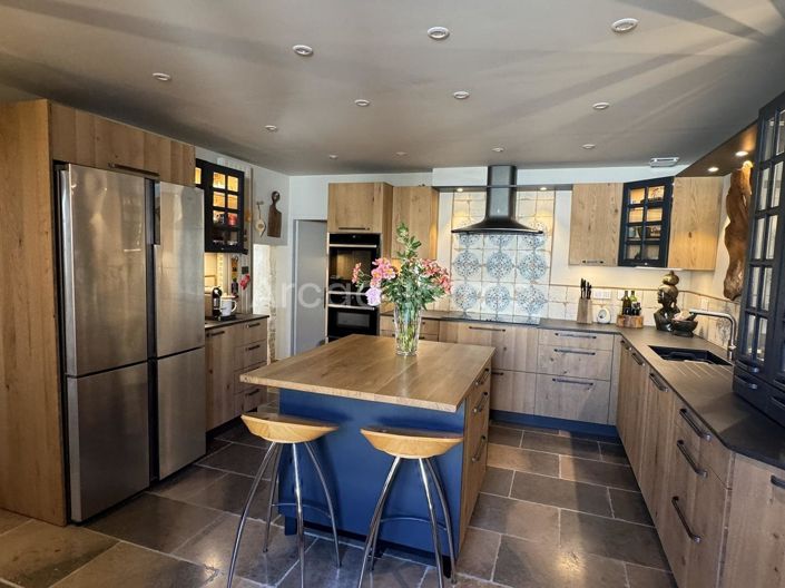 Image No.2-4 Bed House for sale