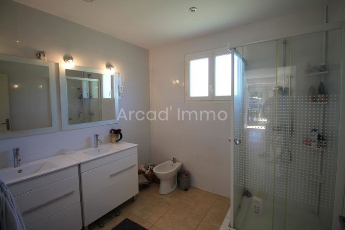 Image No.7-4 Bed House for sale