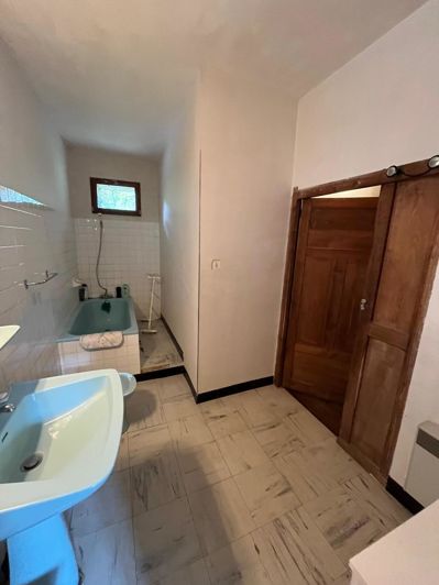 Image No.10-3 Bed House for sale