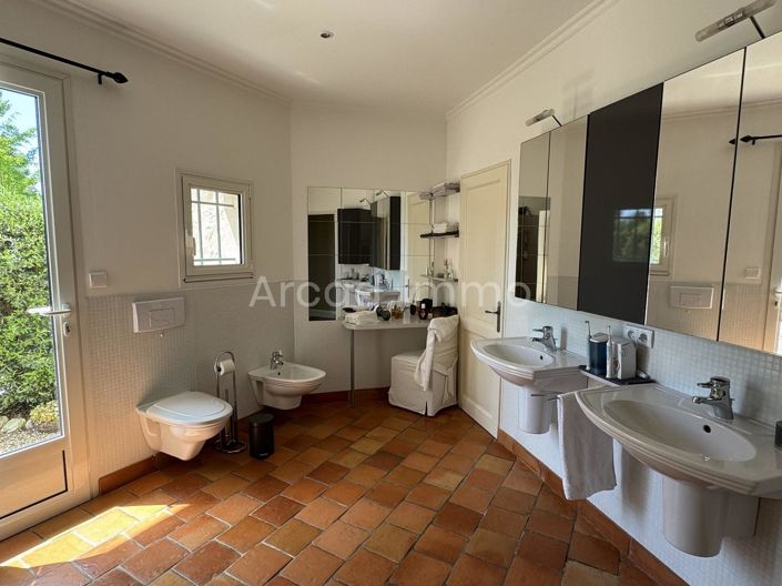 Image No.9-4 Bed House for sale