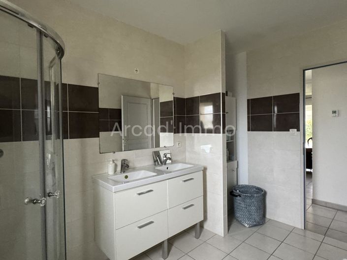 Image No.7-3 Bed House for sale