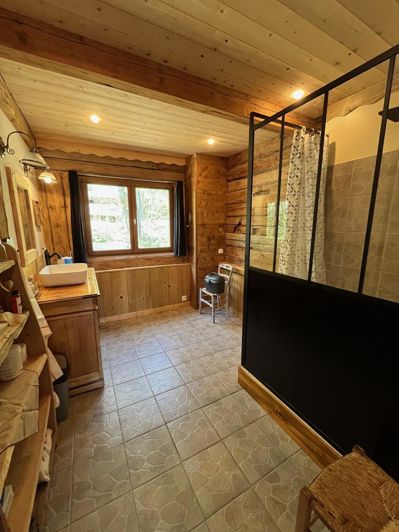 Image No.8-6 Bed House for sale