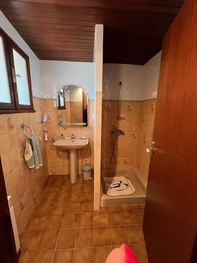 Image No.8-3 Bed House for sale