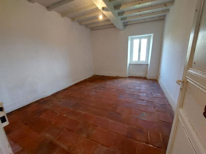 Image No.10-3 Bed House for sale