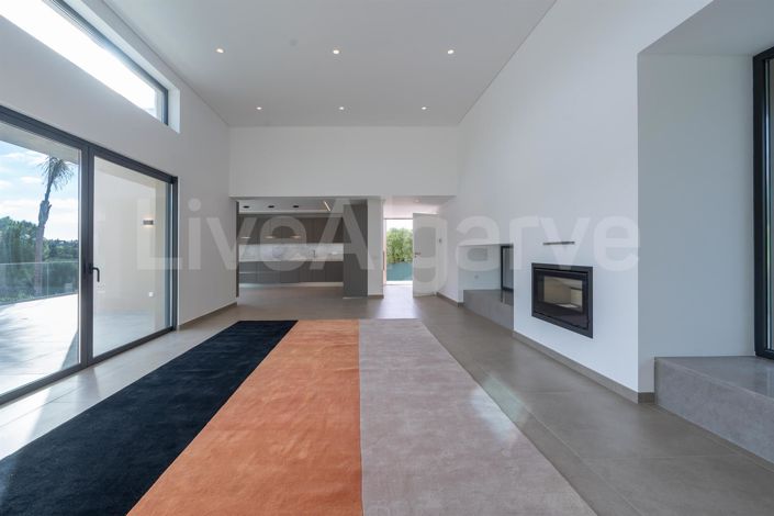 Image No.11-4 Bed House for sale