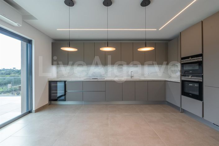 Image No.13-4 Bed House for sale