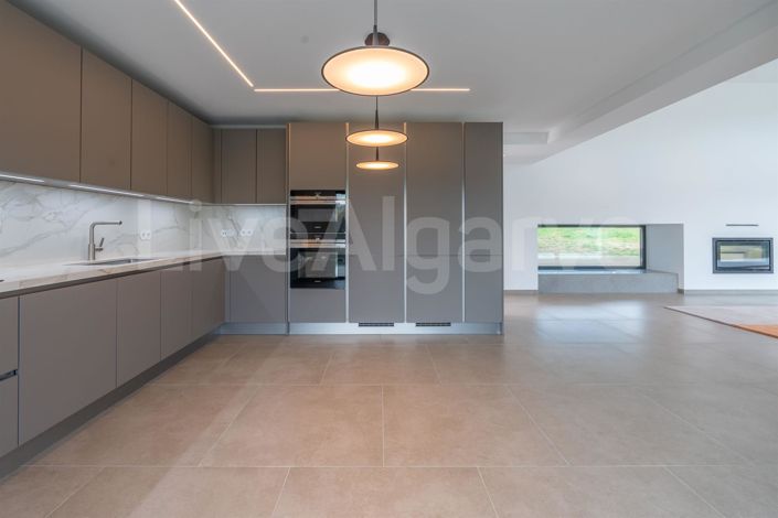 Image No.14-4 Bed House for sale