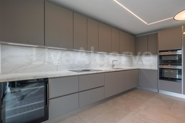 Image No.15-4 Bed House for sale