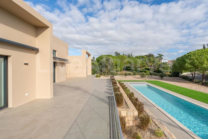 Image No.17-4 Bed House for sale