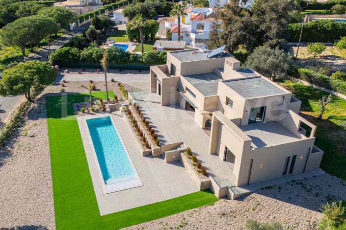 Image No.18-4 Bed House for sale