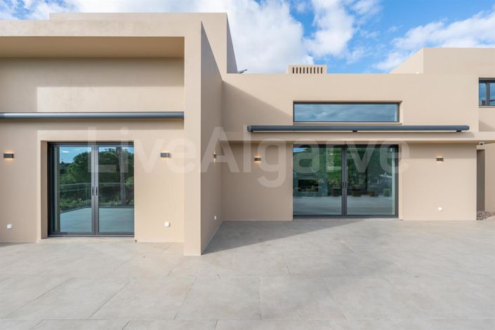 Image No.19-4 Bed House for sale