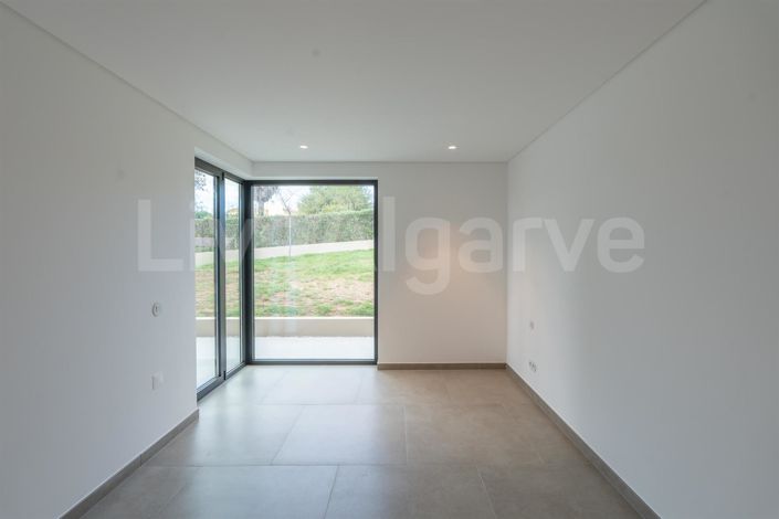 Image No.21-4 Bed House for sale