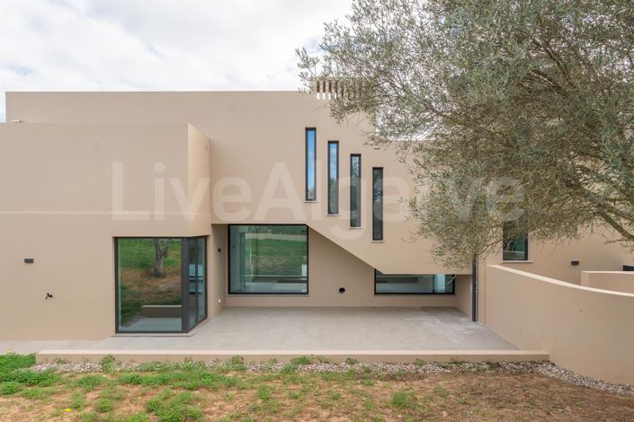 Image No.23-4 Bed House for sale