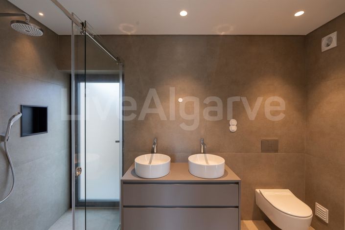 Image No.29-4 Bed House for sale