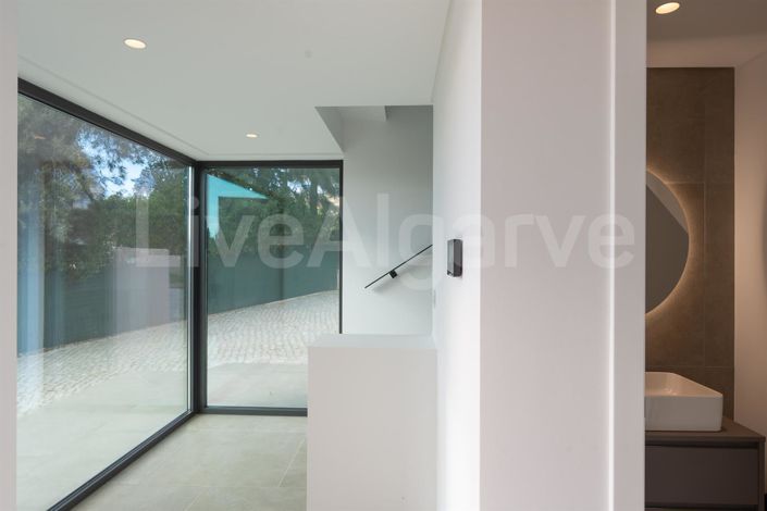 Image No.30-4 Bed House for sale