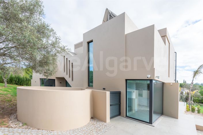 Image No.32-4 Bed House for sale