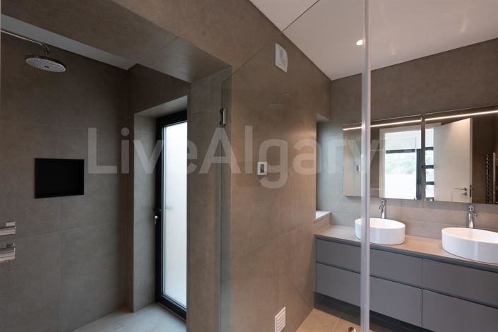 Image No.36-4 Bed House for sale