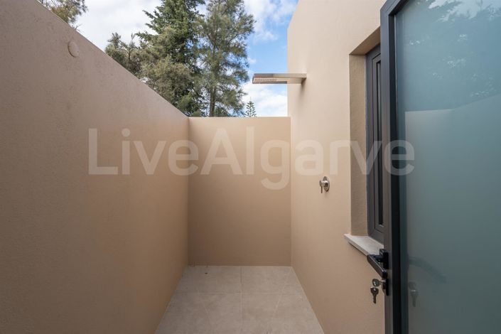 Image No.38-4 Bed House for sale