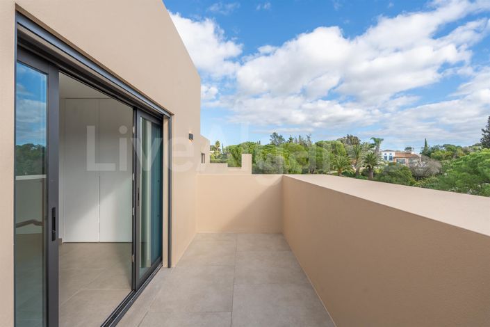 Image No.40-4 Bed House for sale