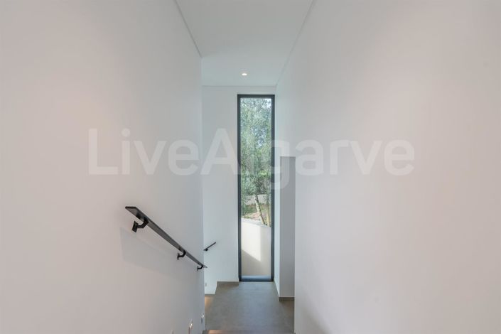 Image No.41-4 Bed House for sale