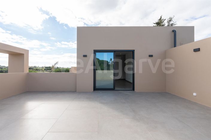 Image No.45-4 Bed House for sale