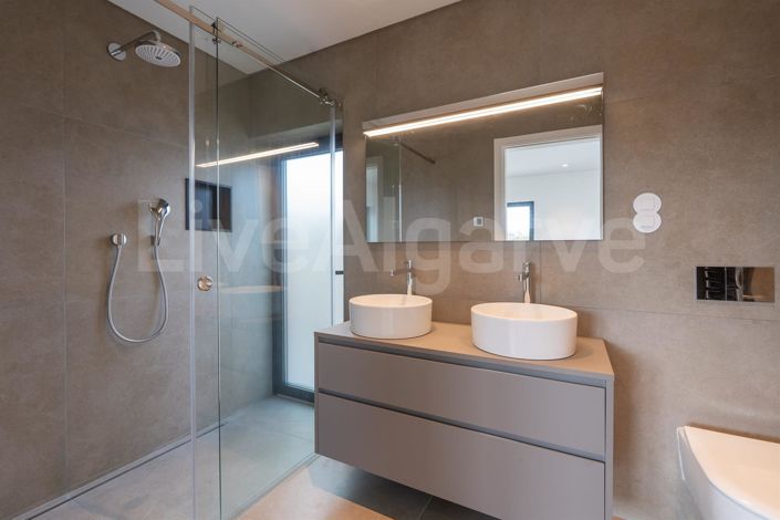 Image No.49-4 Bed House for sale