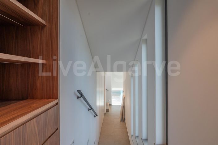 Image No.50-4 Bed House for sale