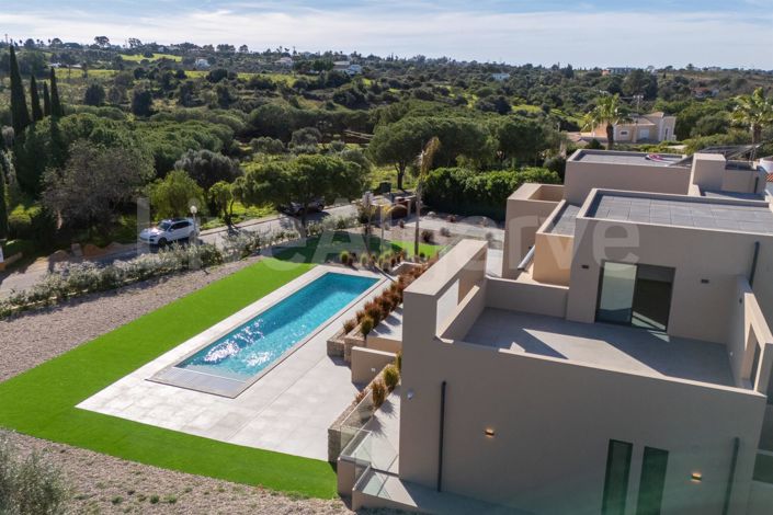 Image No.52-4 Bed House for sale