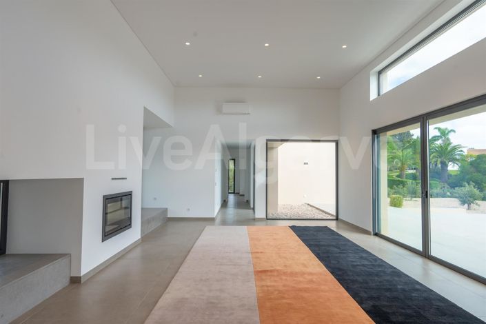 Image No.7-4 Bed House for sale