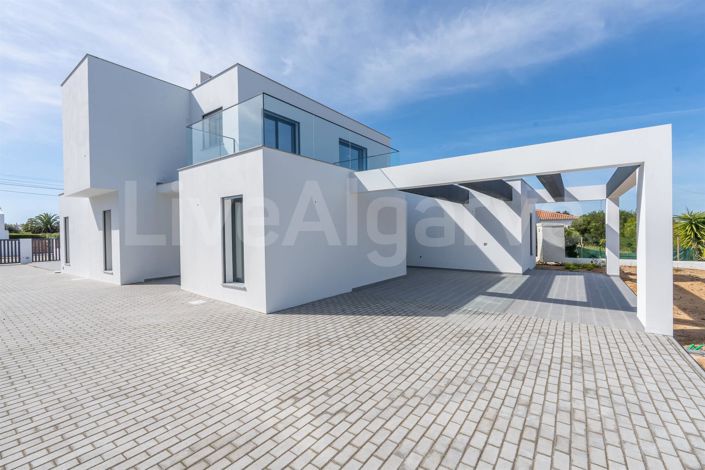 Image No.11-3 Bed House for sale