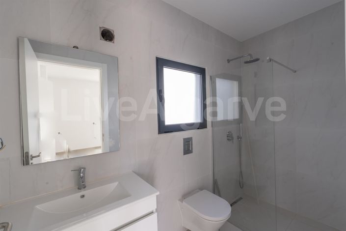 Image No.13-3 Bed House for sale