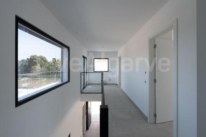 Image No.17-3 Bed House for sale