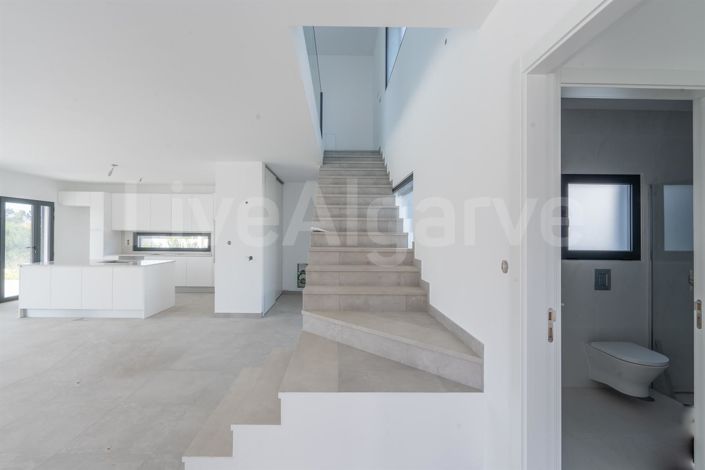 Image No.4-3 Bed House for sale