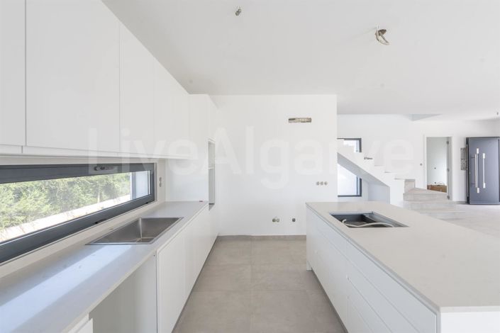 Image No.6-3 Bed House for sale