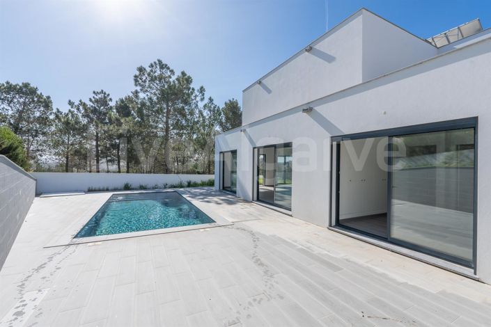 Image No.17-4 Bed House for sale