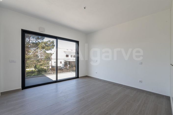 Image No.31-4 Bed House for sale