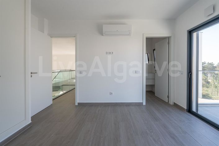 Image No.33-4 Bed House for sale