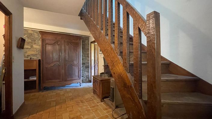 Image No.8-8 Bed House for sale