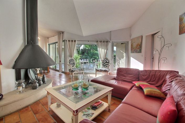 Image No.8-6 Bed House for sale