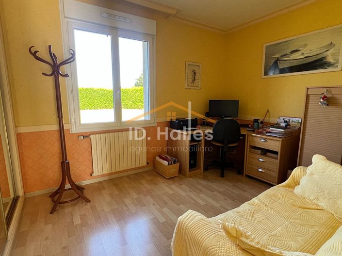 Image No.7-5 Bed House for sale
