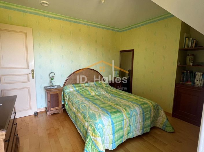Image No.8-5 Bed House for sale
