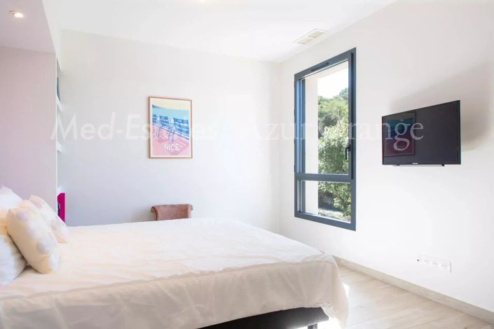 Image No.7-5 Bed House for sale